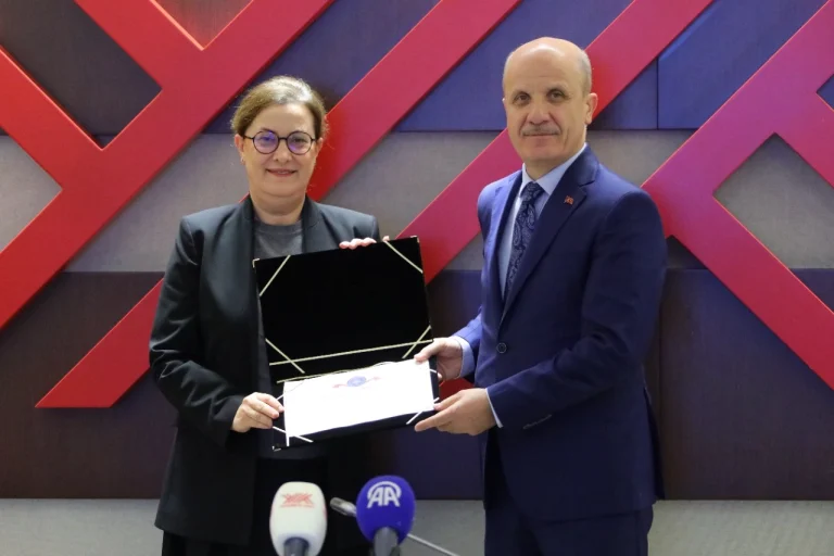 112-universite-arasinda-dokuz-eylul-den-cifte-basari-1766679353-780_large