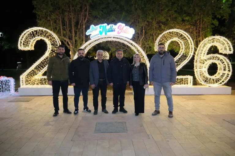adana-da-10-noktada-yeni-yil-isiklandirmasi-ile-renkli-goruntuler-olustu-1766205114-369_large