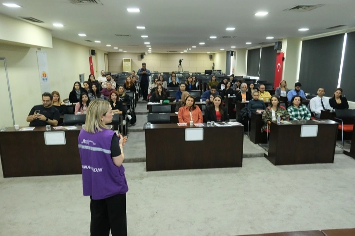 adana-da-okul-oncesi-donemde-dijital-siddet-donemi-1765602213-699_large