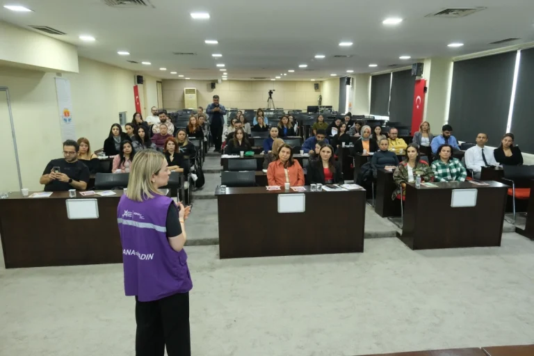 adana-da-okul-oncesi-donemde-dijital-siddet-ve-guvenli-teknoloji-kullanimi-semineri-1766205206-618_large