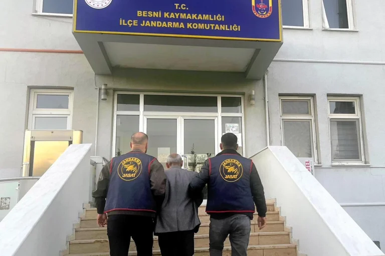 adiyaman-da-jasat-operasyonu-kasten-oldurmeden-aranan-sahis-yakalandi-1766124080-883_large