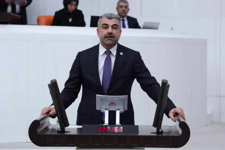 ak-partili-kilic-tan-tbmm-de-kardeslik-ve-birlik-mesaji-1766306257-674_large