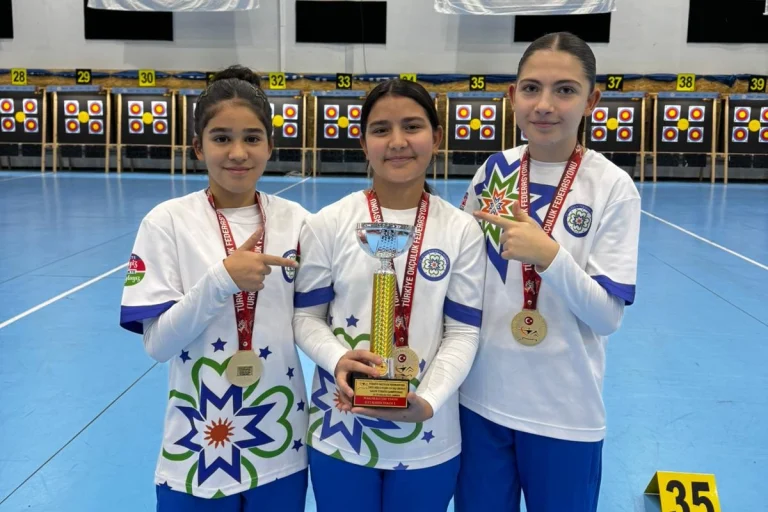 altin-kizlar-turkiye-sampiyonu-1766666636-307_large