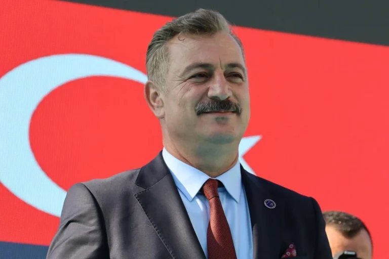 anahtar-parti-bursa-da-ilk-yilinda-10-bin-uyeye-yaklasti-1766736499-379_large