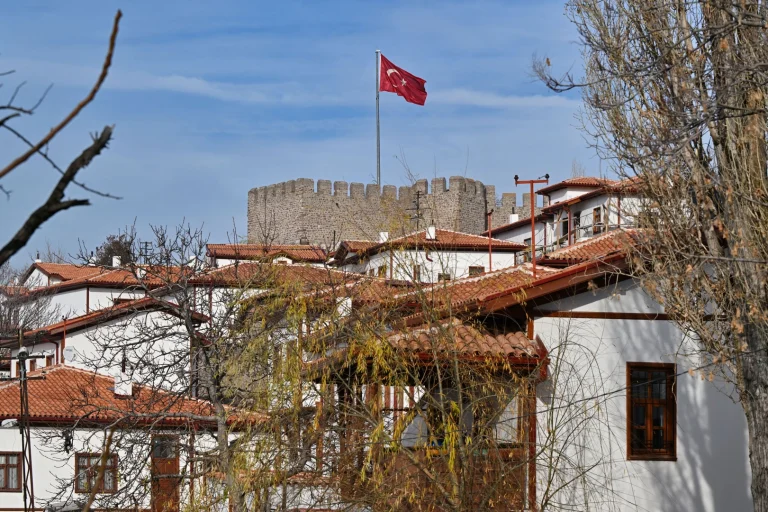 ankara-kalesi-tarihi-dokusu-ile-yeniden-hayat-buldu-1766150957-577_large
