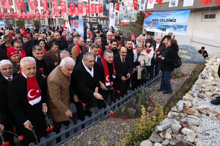 ankara-kecioren-de-sarikamis-sehitleri-dualarla-anildi-1766392171-645_large