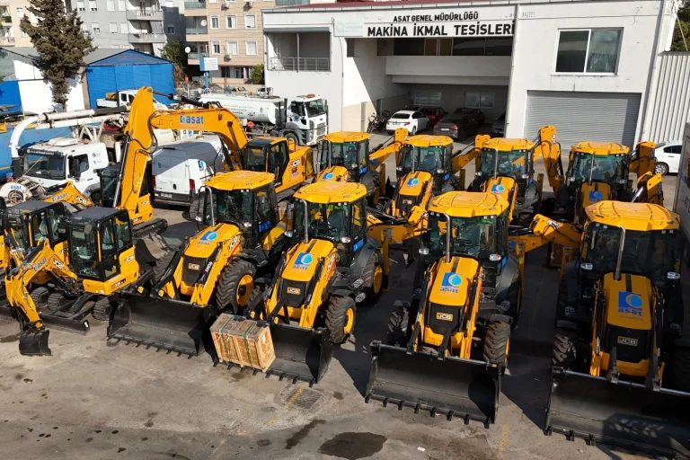 antalya-da-altyapi-hizmetlerine-13-yeni-arac-1765892100-849_large