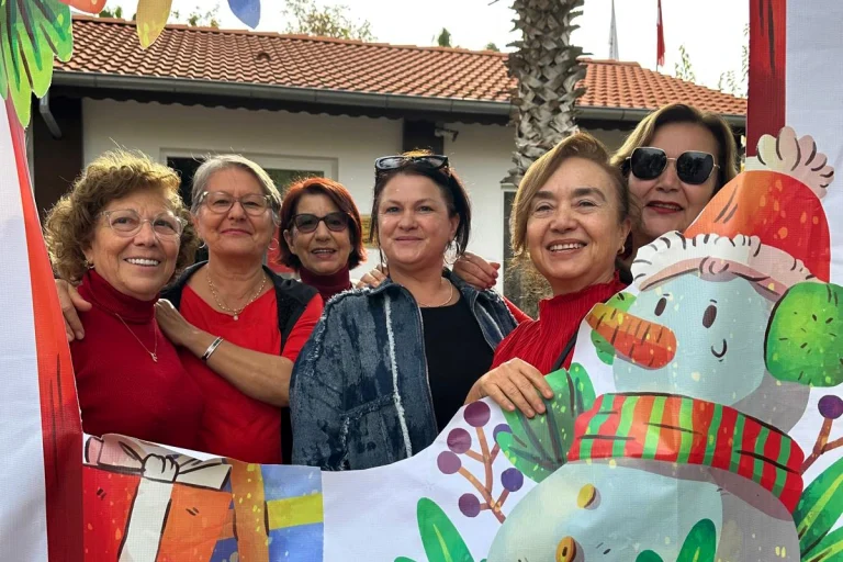 antalya-da-kusaklari-bulusturan-yeni-yil-coskusu-1766912883-654_large