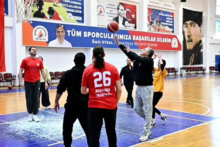 antalya-muratpasa-dan-amator-spora-1-5-milyon-lira-destek-1767084311-903_large