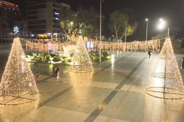 antalya-yi-yeni-yil-heyecani-sardi-1765795225-648_large