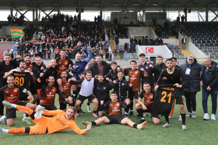 artvin-murgul-belediyespor-3-golle-3-puani-kapti-1765789316-373_large