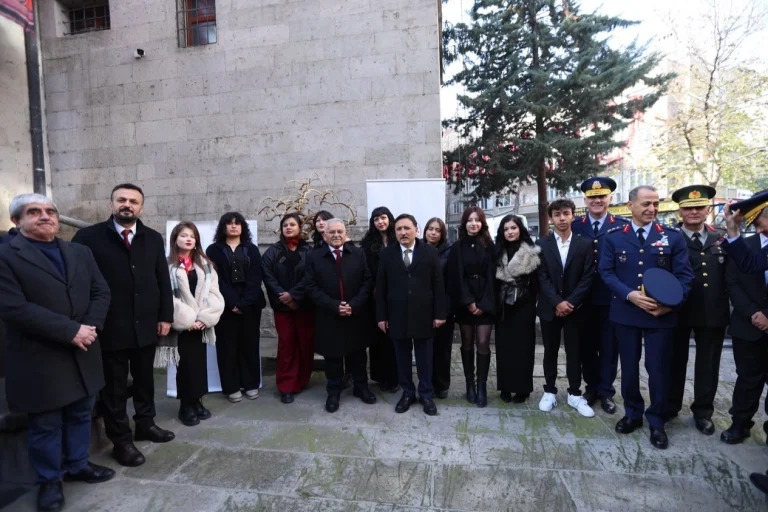 ataturk-un-kayseri-ye-gelisi-coskuyla-kutlandi-1766204327-830_large