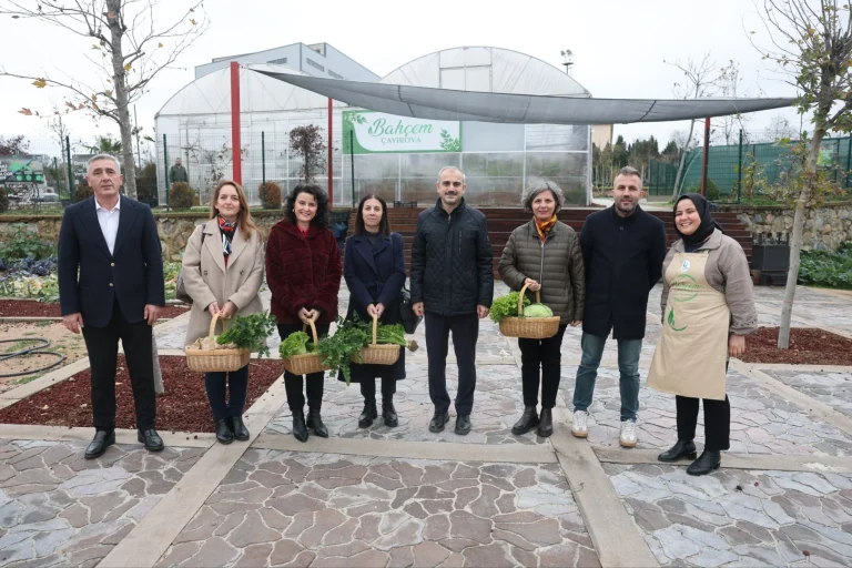 bahcem-cayirova-da-toprak-ve-sanat-atolyesi-etkinligi-gerceklestirildi-1766757983-732_large