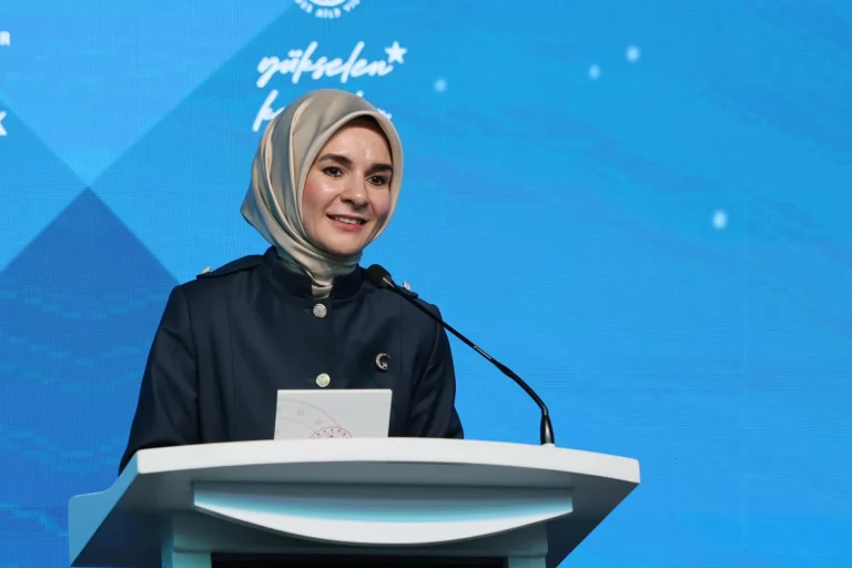 bakan-goktas-kadin-girisimciler-kalkinmayi-hizlandiriyor-1766764044-995_large