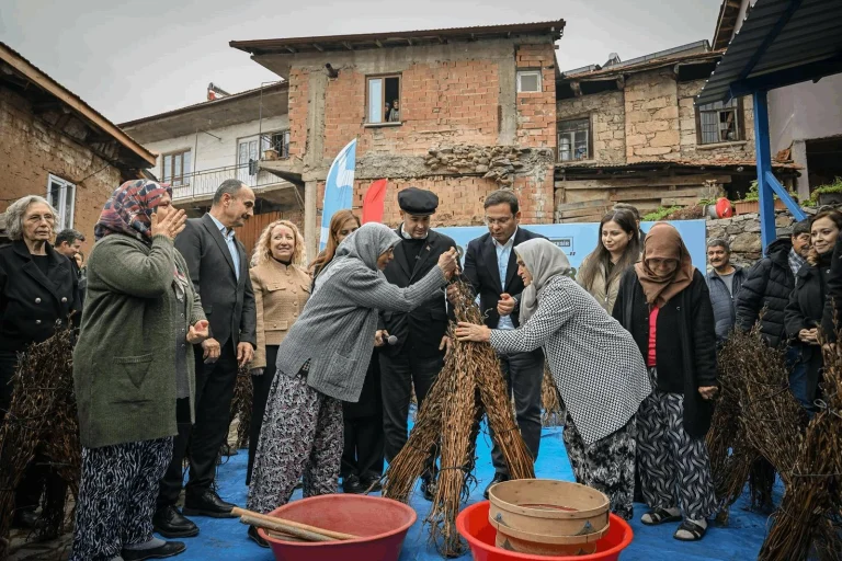 balikesir-buyuksehir-den-susam-ureticilerine-destek-1765603413-935_large