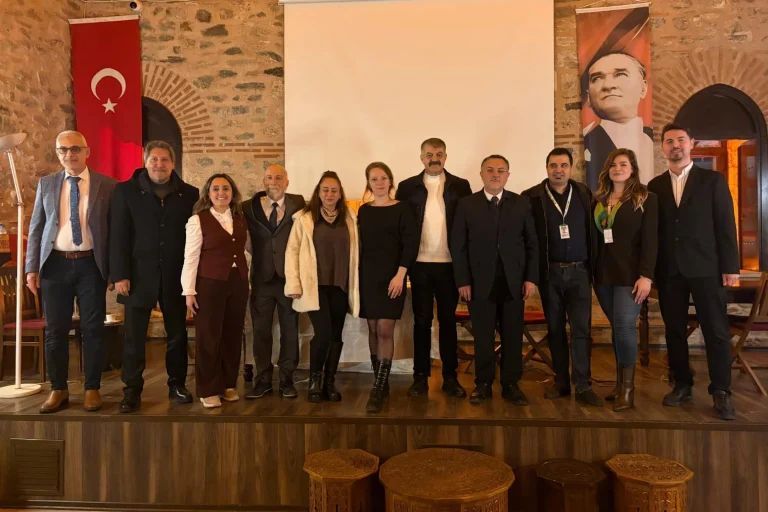 bursa-bolgesel-turist-rehberleri-odasi-nda-tansu-ercevik-guven-tazeledi-1767101486-614_large