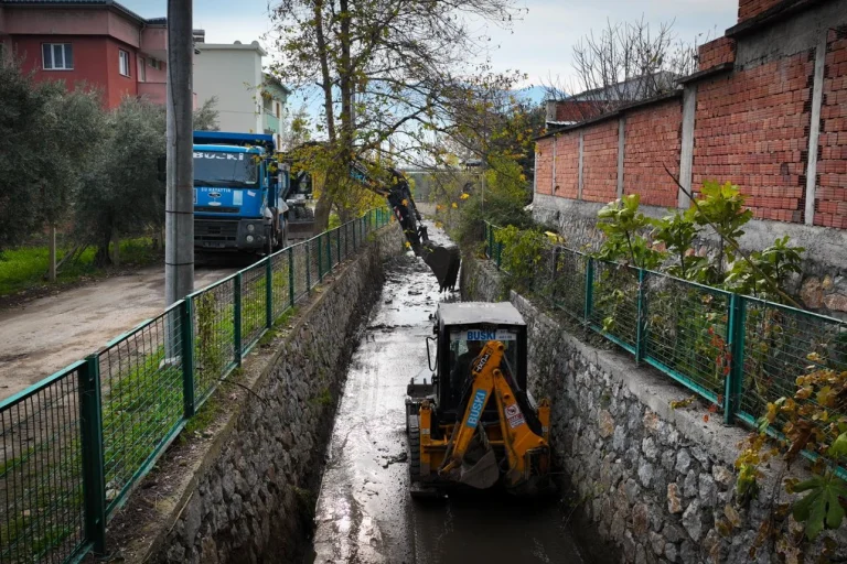 bursa-buyuksehir-den-taskinlara-karsi-temizlik-seferberligi-1766670379-208_large