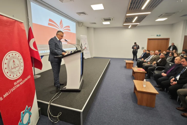 bursa-da-lise-ogrencileri-gelecege-yapay-zeka-ile-hazirlan-programinda-bulustu-1765802898-692_large