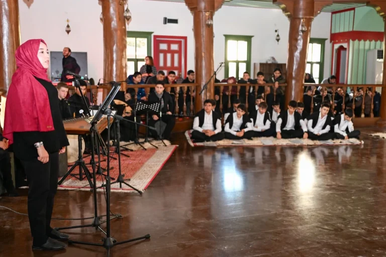bursa-da-mevlana-vuslat-yil-donumunde-anildi-1766148452-598_large