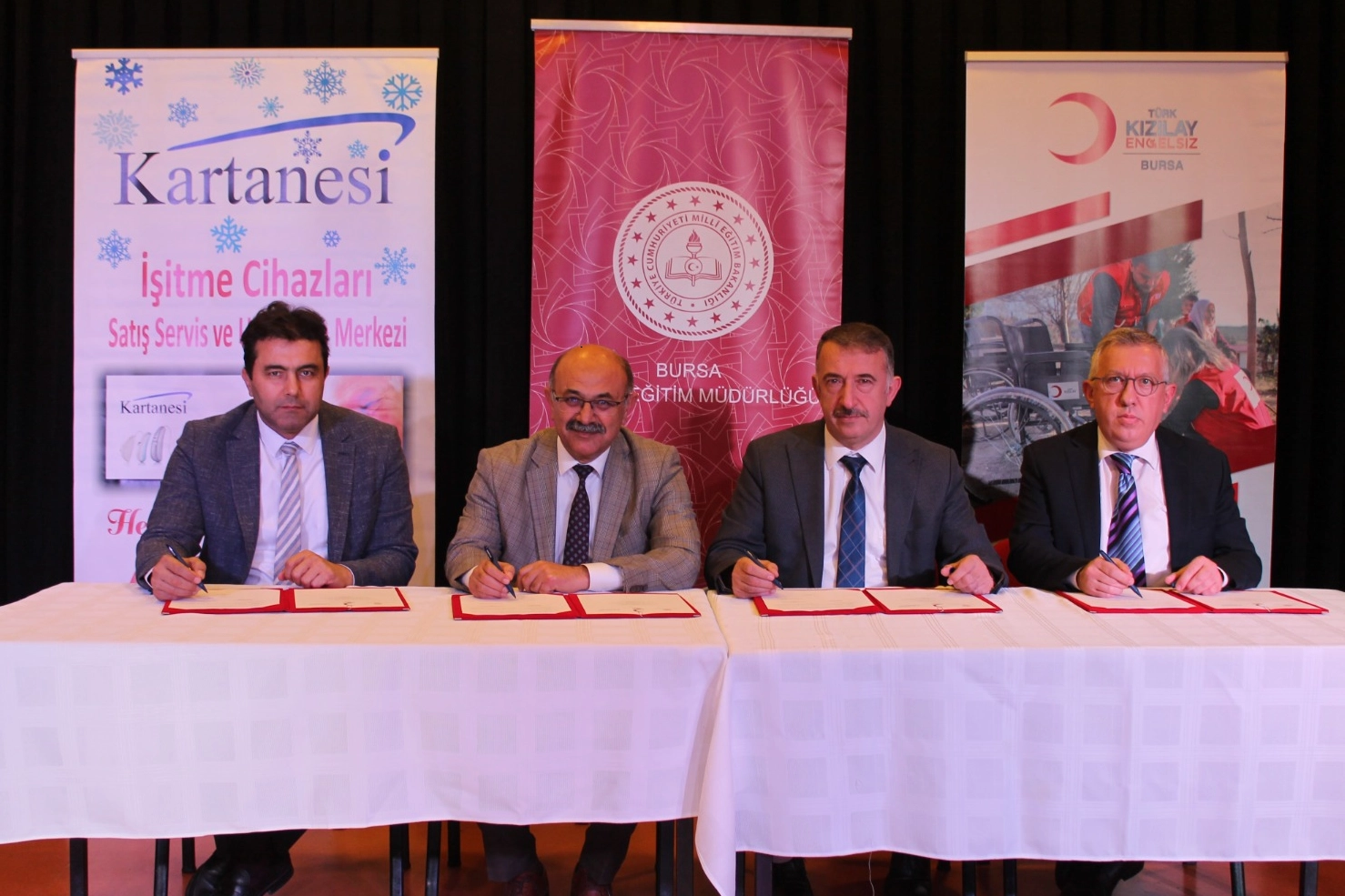 bursa-da-ozel-cocuklar-icin-ozel-protokol-atik-piller-ses-oluyor-1766994988-504_large