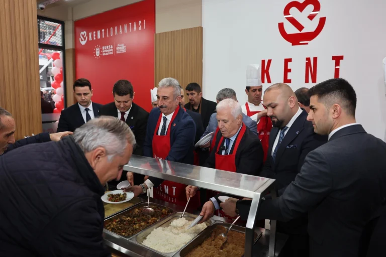 bursa-da-uygun-fiyatli-sofralar-yayiliyor-bir-kent-lokantasi-da-yigitler-e-1766759390-401_large