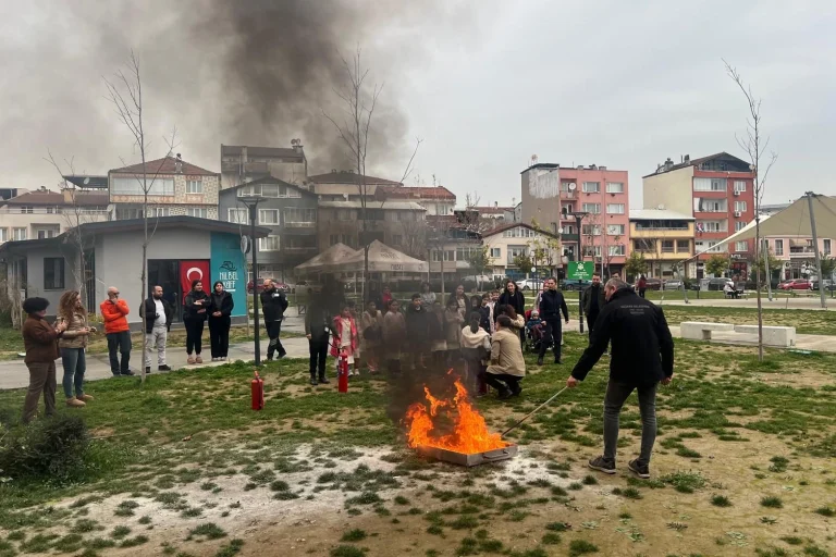 bursa-nilufer-de-afet-bilinci-icin-guc-birligi-1766911248-689_large