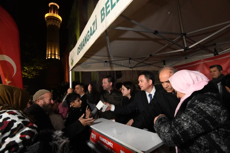 bursa-osmangazi-de-kandil-simidi-ikrami-1766728928-965_large