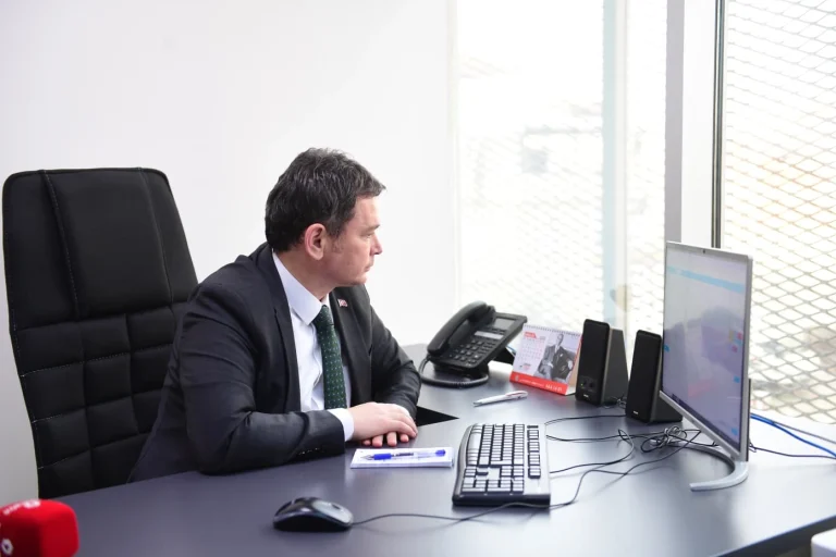 bursa-osmangazi-de-vatandasin-telefonlarini-baskan-aydin-acti-1765780763-598_large