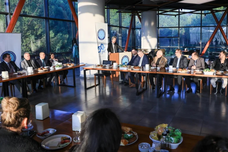 bursa-uludag-universitesi-nden-personel-motivasyonu-onde-1765800831-155_large