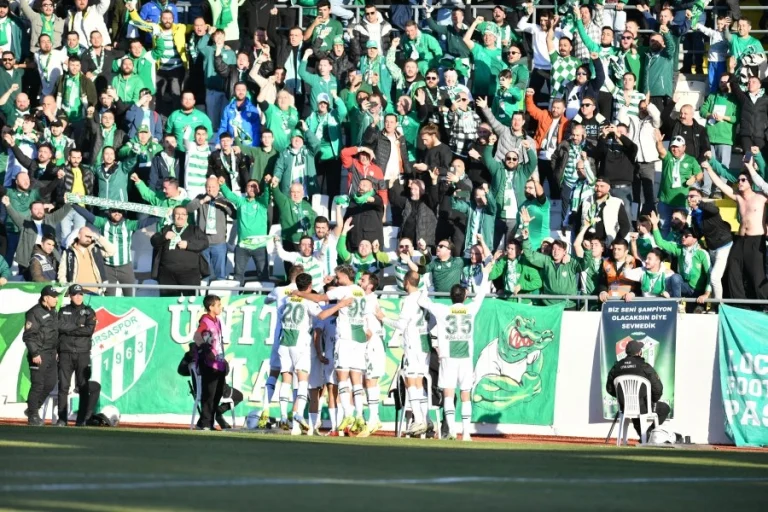 bursaspor-baskani-enes-celik-ten-sert-tepki-irkci-paylasimlar-icin-hukuki-surec-baslattik-1766035850-271_large
