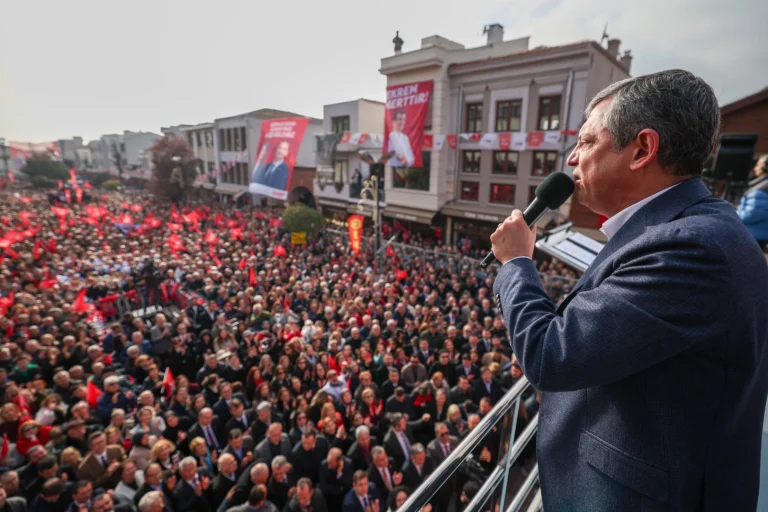 chp-lideri-ozgur-ozel-edirne-den-iktidara-yuklendi-salonlarin-partisi-degil-meydanlarin-partisiyiz-1766298308-238_large