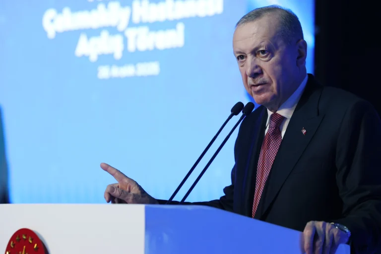 cumhurbaskani-erdogan-turkiye-gunde-3-milyon-muayene-yapabilen-altyapiya-sahip-1766755352-471_large