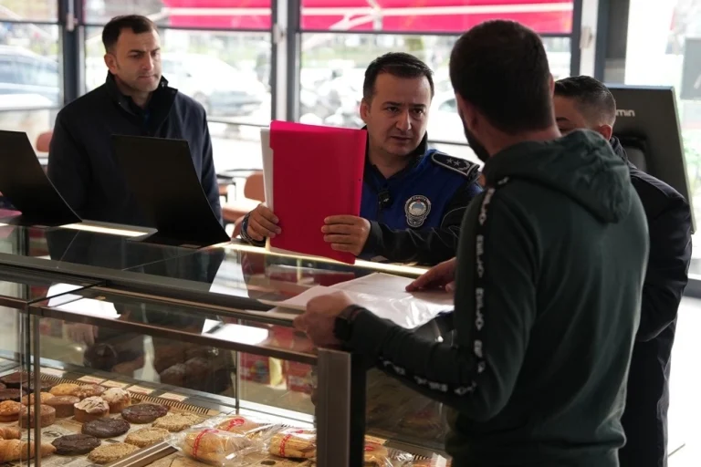 duzce-de-yeni-yil-oncesi-kafe-denetimleri-suruyor-1765982196-170_large
