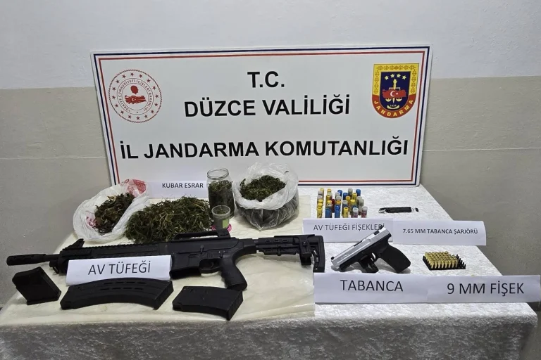 duzce-golyaka-da-uyusturucu-ve-silah-operasyonu-1766066992-318_large