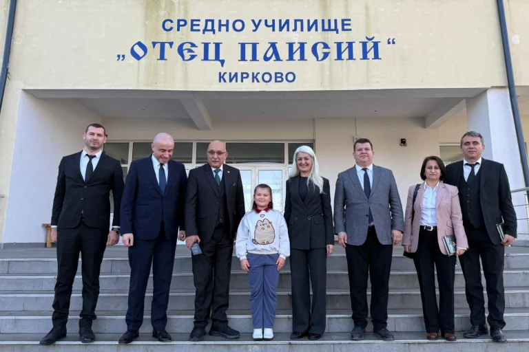 edirne-kesan-dan-bulgaristan-a-kardes-okul-ziyareti-1766299949-410_large