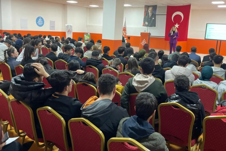 erzurum-da-gencler-gelecegini-teknokent-te-tasarladi-1766665620-541_large
