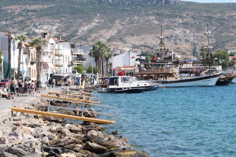 foca-belediyesi-2025-te-altyapi-ve-kent-estetigini-guclendirdi-1767007568-883_large