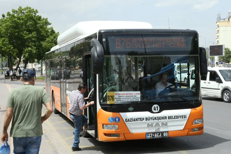 gaziantep-te-toplu-ulasim-hattina-yeni-bir-hat-ekledi-1765790926-804_large