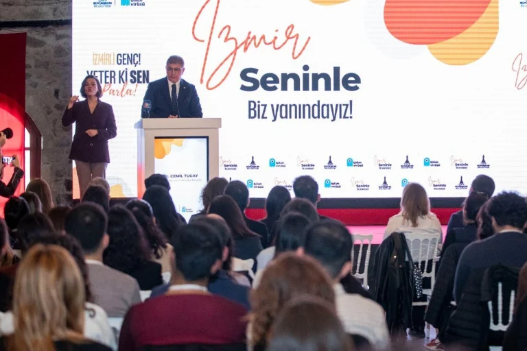 genclerin-enerjisi-izmir-i-donusturuyor-1766388583-925_large