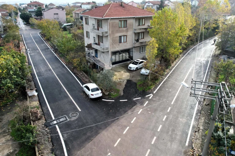 golcuk-te-150-sokak-ve-caddede-ustyapi-seferberligi-1766384191-295_large