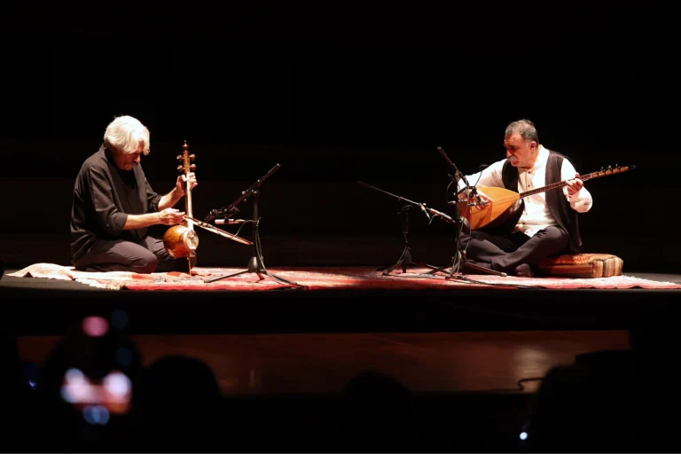 iki-kultur-iki-usta-izmir-de-bir-sahnede-1765721228-516_large