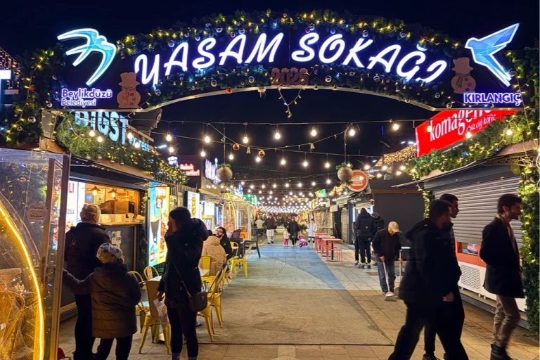 istanbul-beylikduzu-nde-kis-festivali-basladi-1765884119-661_large