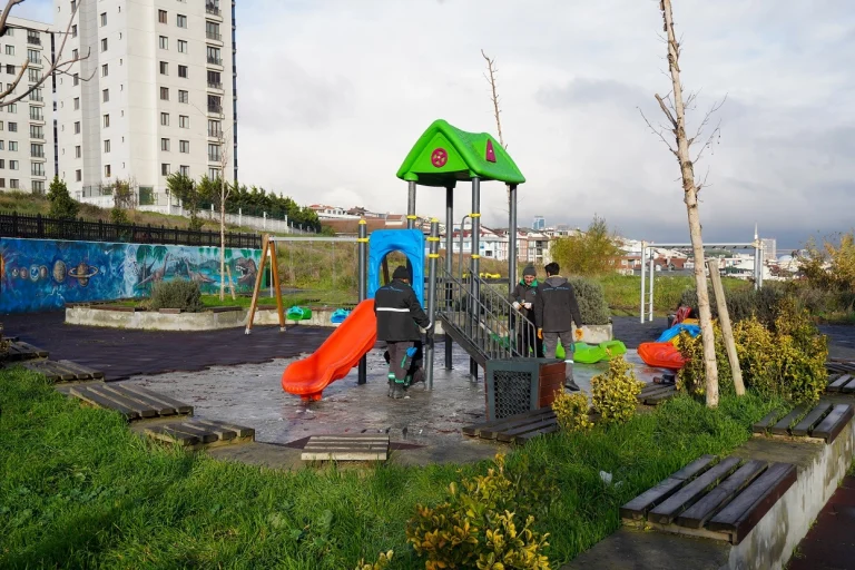 istanbul-beylikduzu-ndeki-o-park-yangin-sonrasi-yenilendi-1766577347-644_large