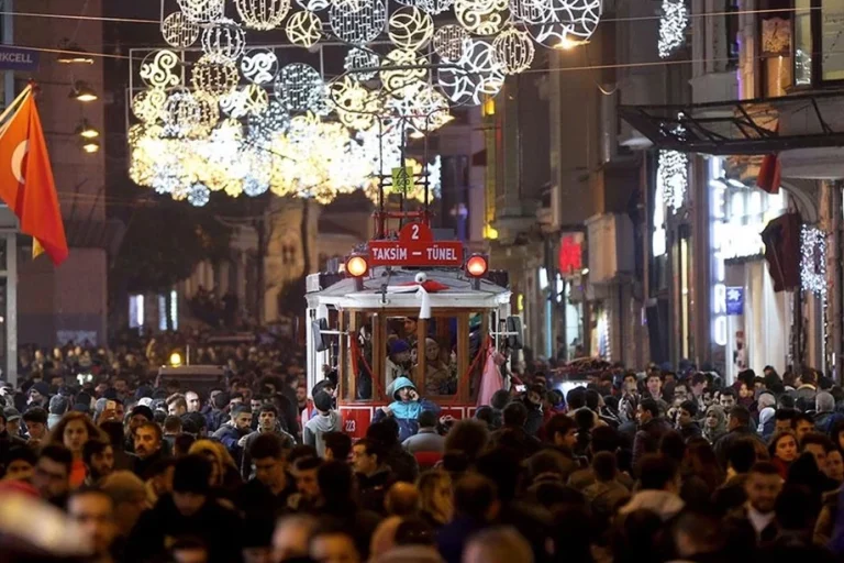 istanbul-da-yeni-yilda-50-bin-personel-gorev-basinda-olacak-1767101139-105_large