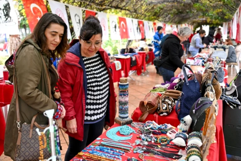 izmir-bornova-da-yilbasi-hediyelik-esya-gunleri-1766913563-234_large