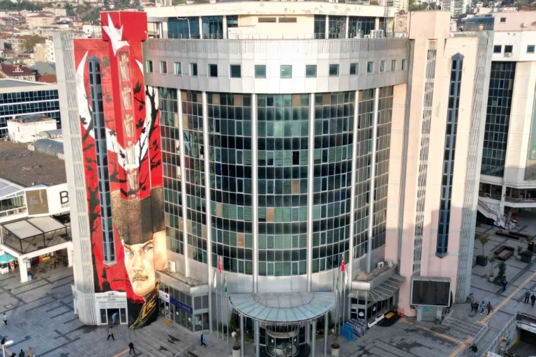izmit-belediyesi-nden-kacak-yapi-secim-ofisi-tartismasina-net-aciklama-1764758681-86_large