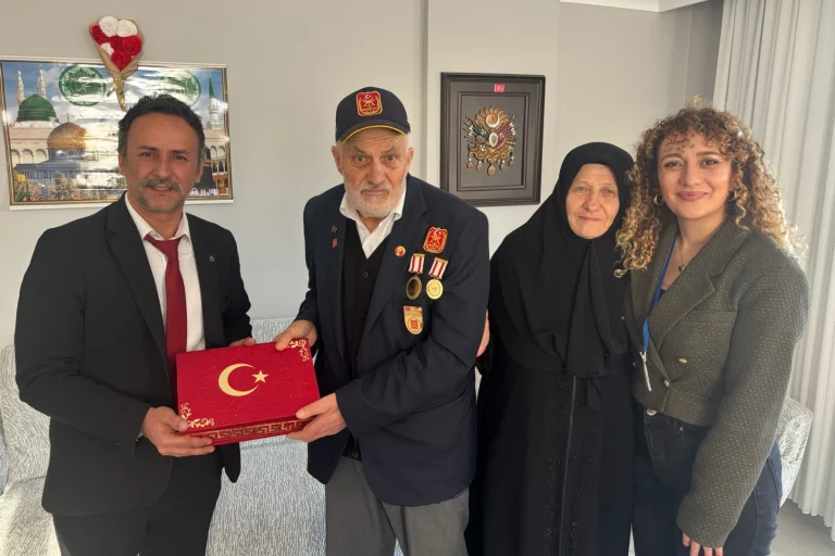 izmit-kibris-gazilerini-yalniz-birakmiyor-1766067177-957_large