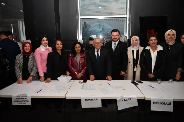 kayseri-buyuksehir-den-hizmet-dolu-sunum-1766527534-940_large
