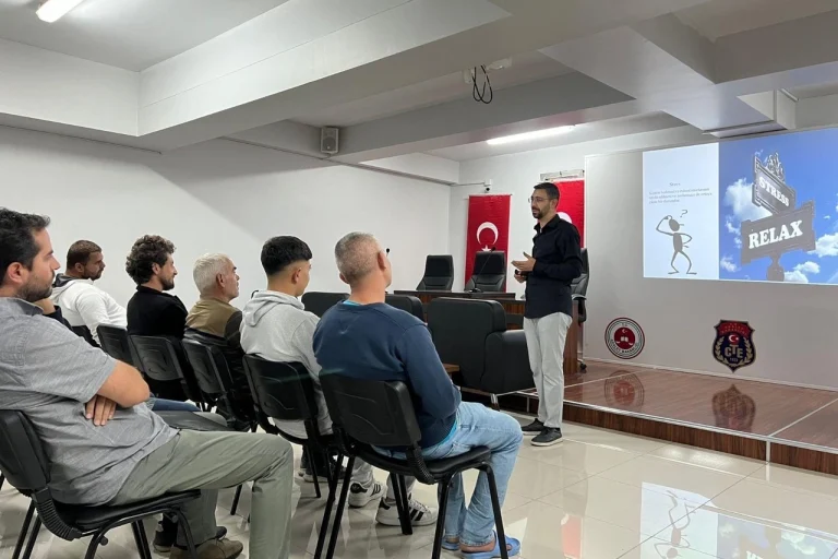 kayseri-buyuksehir-den-hukumlulerin-topluma-uyumu-icin-egitim-semineri-1766438277-551_large