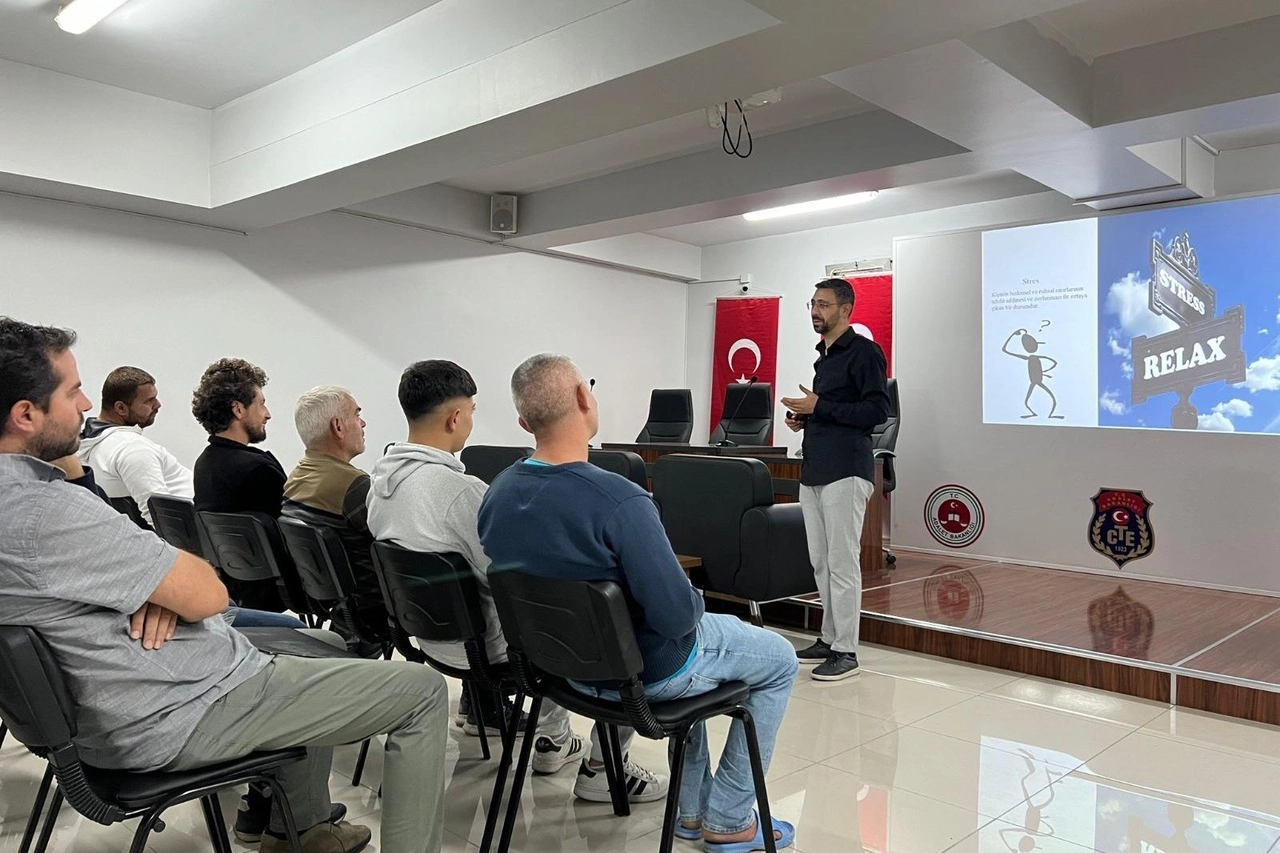 kayseri-buyuksehir-den-hukumlulerin-topluma-uyumu-icin-egitim-semineri-1766438277-551_large